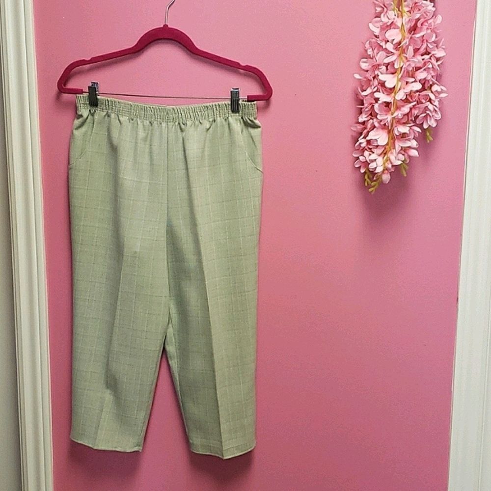 Judy 💕💕💙Logan  3/4 Length Pants Black
